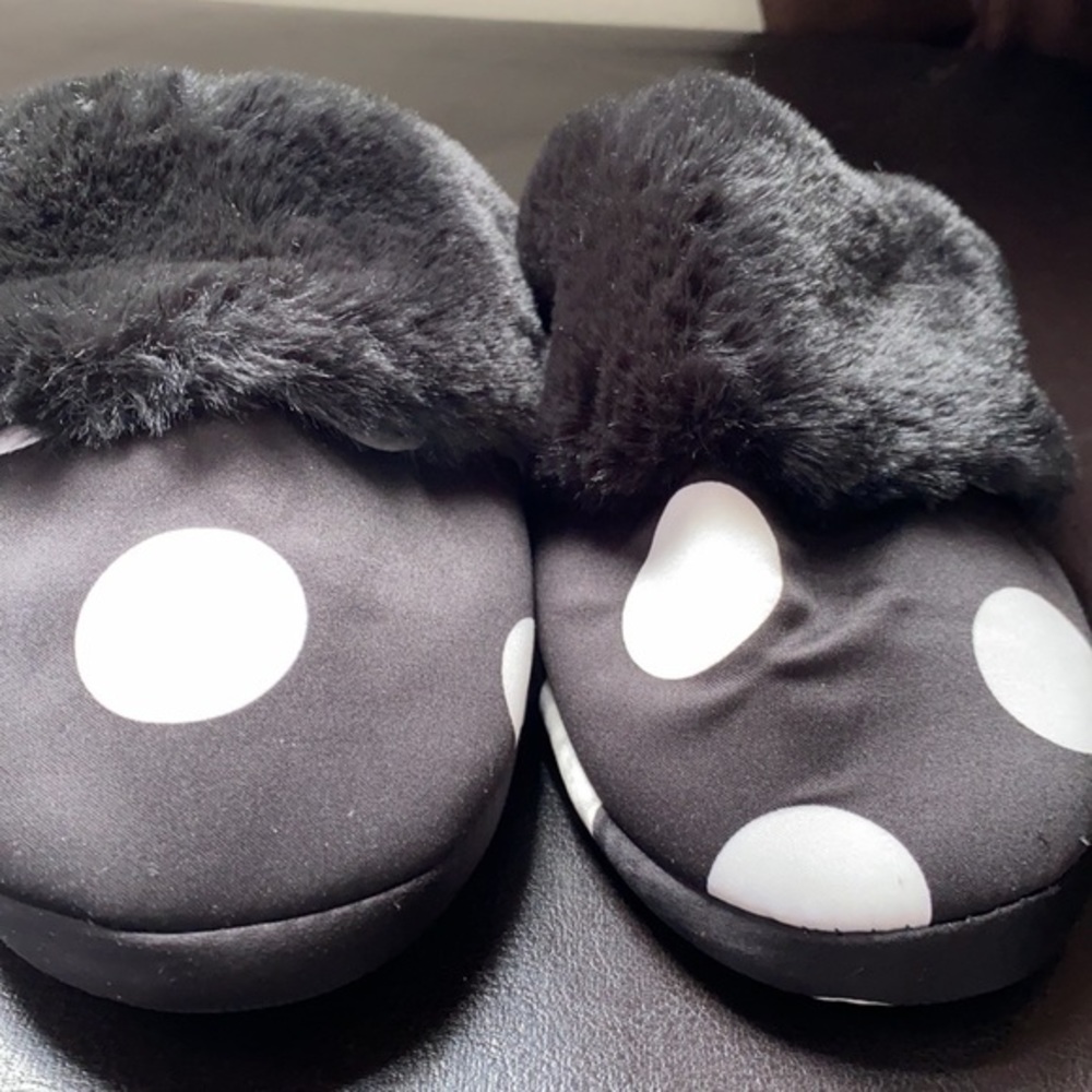 Victoria’s Secret slippers size small 5/6